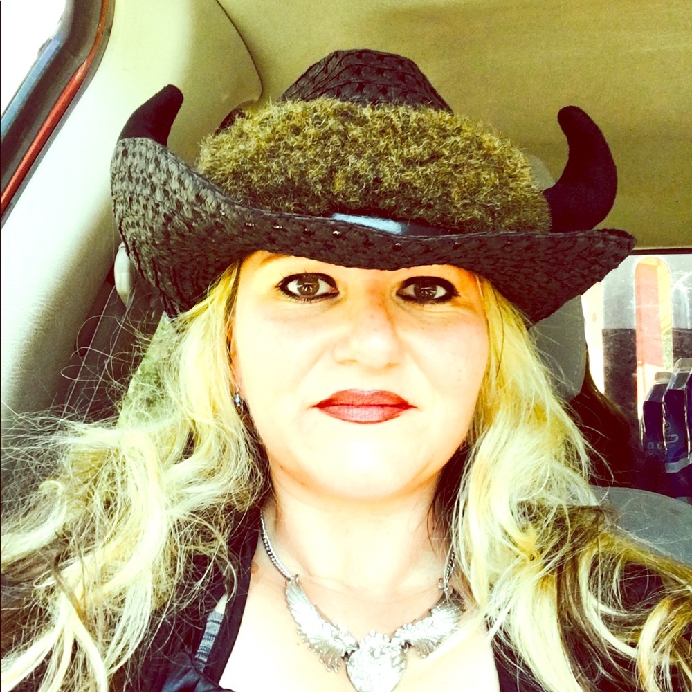 Meet your Posher, Melissa